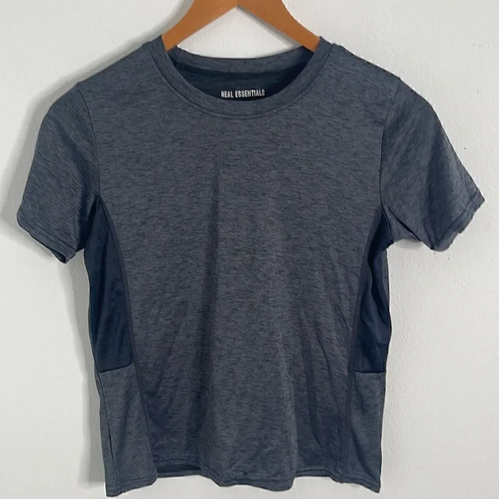 🌟3/20 NWOT Real Essentials athletic shirt. Size Boys Large.